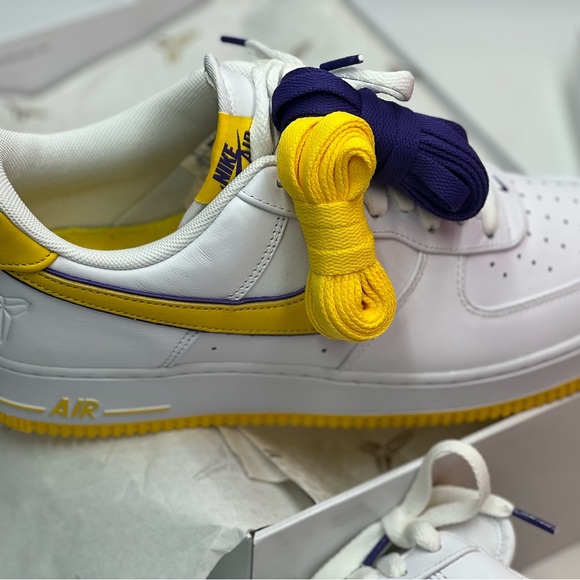 2024
Kobe Bryant x Nike Air Force 1 Low Retro QS 'Lakers Home' - Picture 12 of 13